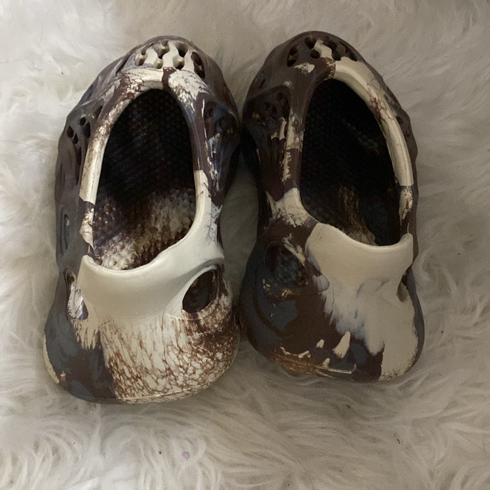 Brown and Cream Yeezy Slide Made By Adidas - Picture 4 of 7